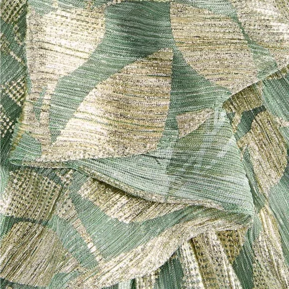 Adrianna Papell
Women's Asymmetric Metallic Mermaid Gown Size 4 - Picture 5 of 7